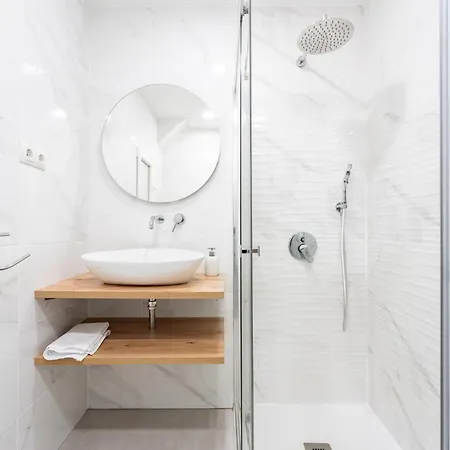 Lovely Pena Center Apartment
